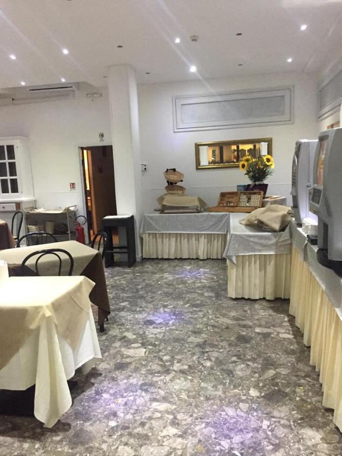 Hotel Piccari Nuova Gestione Rimini Dış mekan fotoğraf